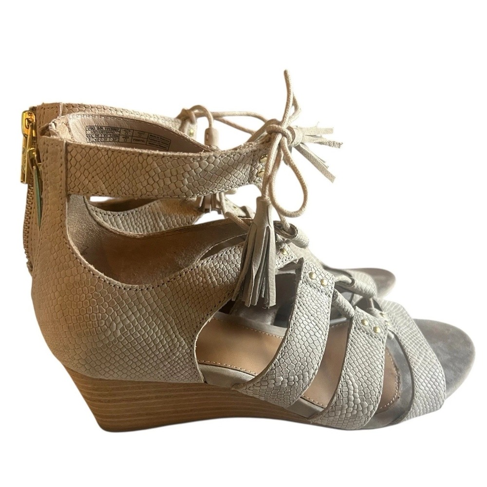 UGG Womens 1015067 Yasmin Snake Gladiator Wedge Sandal Tan Leather Size 6 Tassel